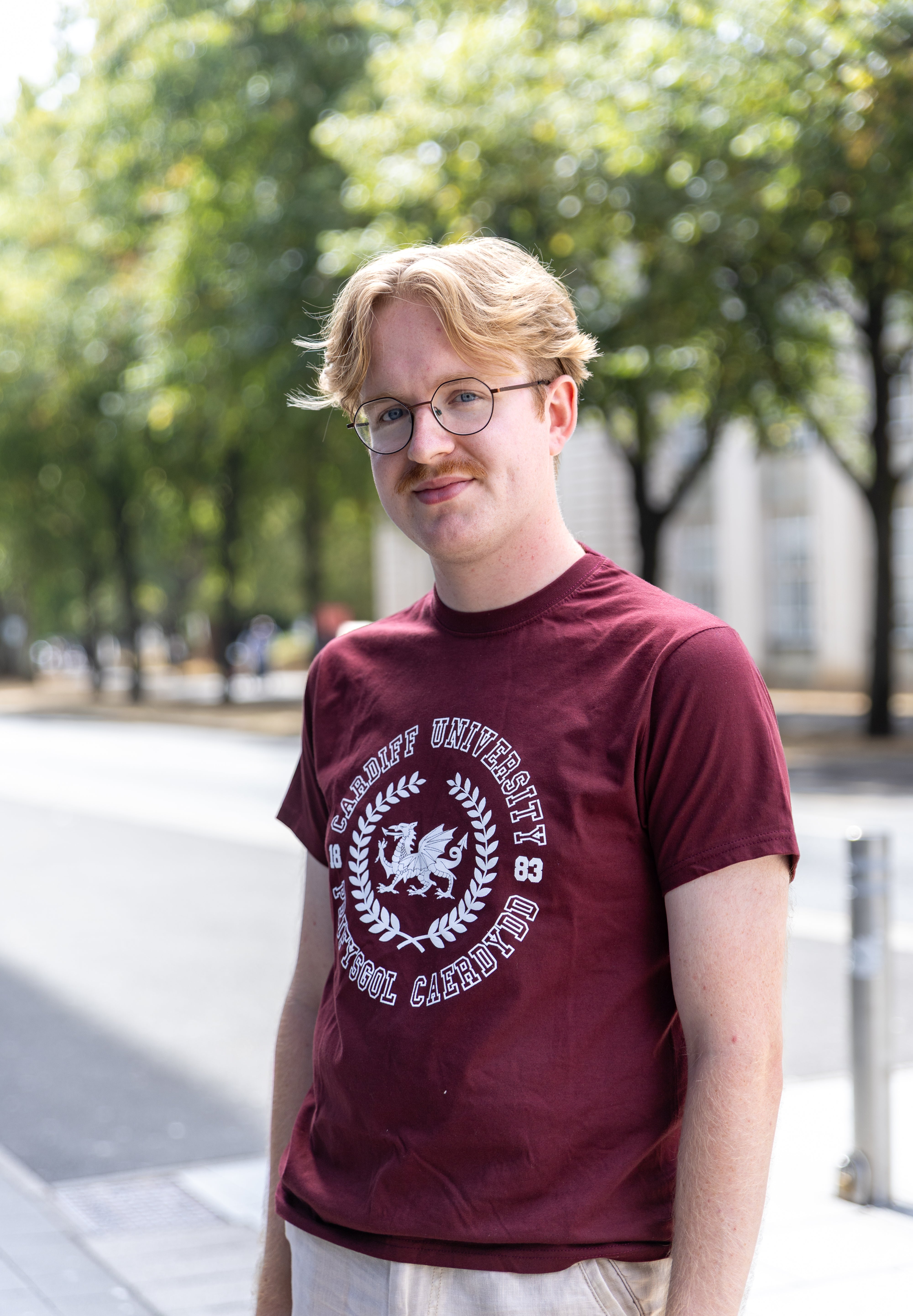 Bilingual T-shirt - Maroon Pre order